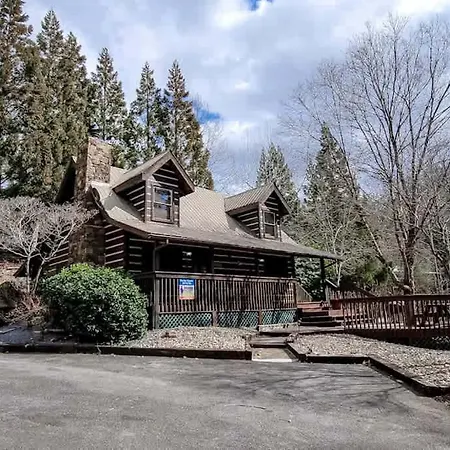 Smoky Mountain Retreat With Game Room Firepit